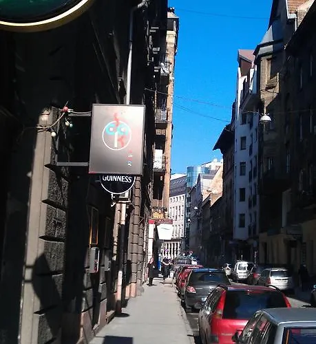 Lägenhet Garibaldi 5 & Budapest
