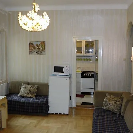 Garibaldi 5 & Apartment Budapest