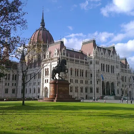 Garibaldi 5 & Budapest