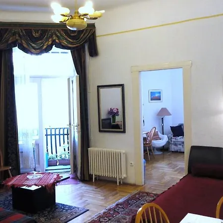 Garibaldi 5 & Apartment *
