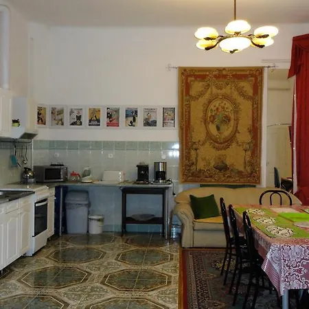 Apartment Garibaldi 5 & Budapest