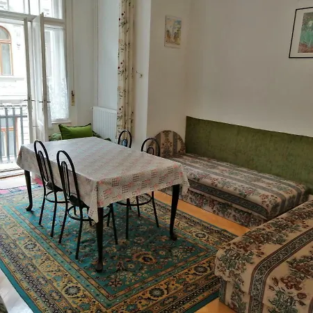 Garibaldi 5 & Apartment Budapest