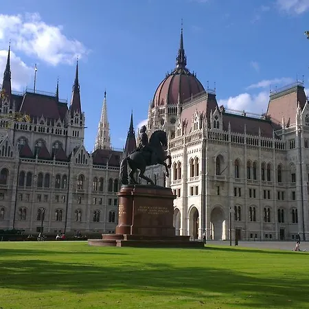 Garibaldi 5 & Budapest