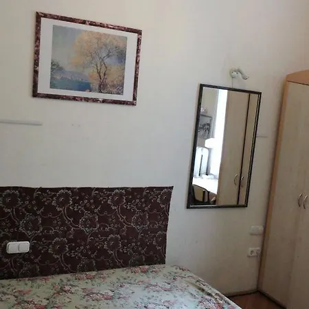 加里波第街5号公寓 *