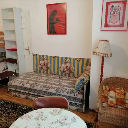 加里波第街5号公寓 公寓 *