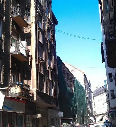 Garibaldi 5 & * Budapest