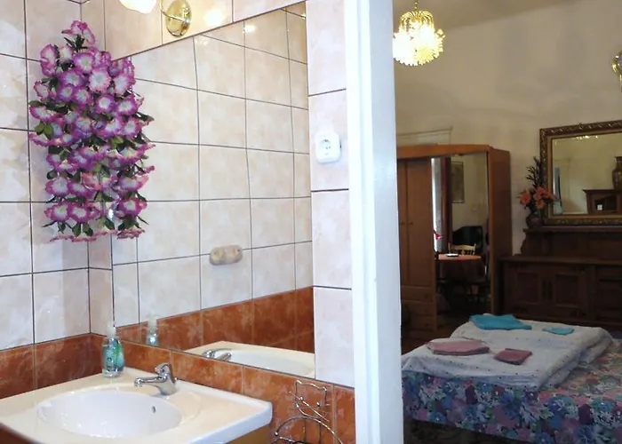 Garibaldi 5 & * Budapest