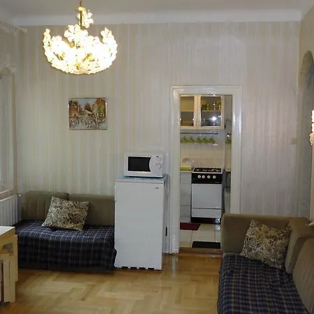 Garibaldi 5 & Apartment Budapest